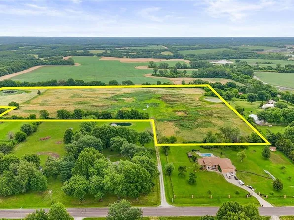 10901 Milton Thompson Rd, Lake Lotawana, MO 64086