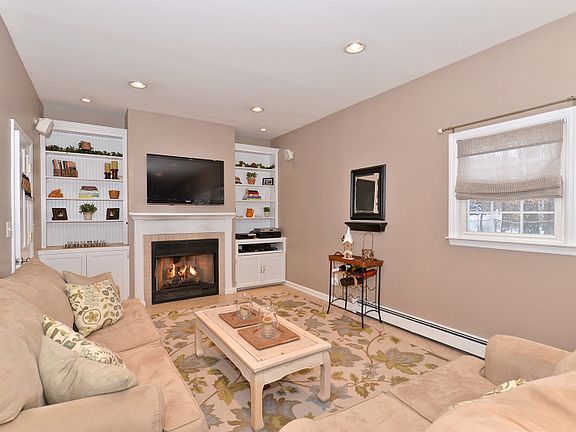 5th image of 16 Pitcairn Dr