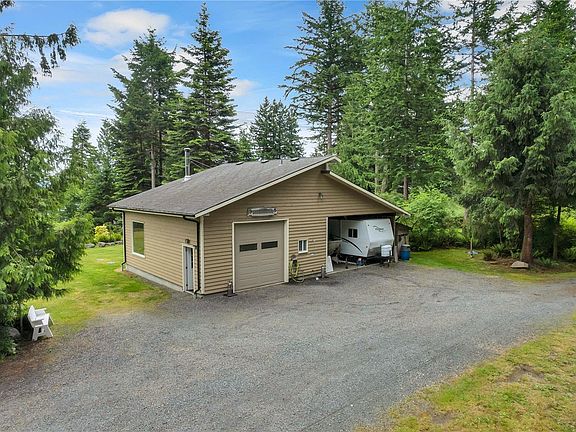 3rd image of 620 Valpy Rd