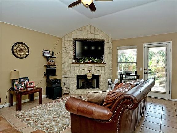 5th image of 1922 Holly Hill Dr