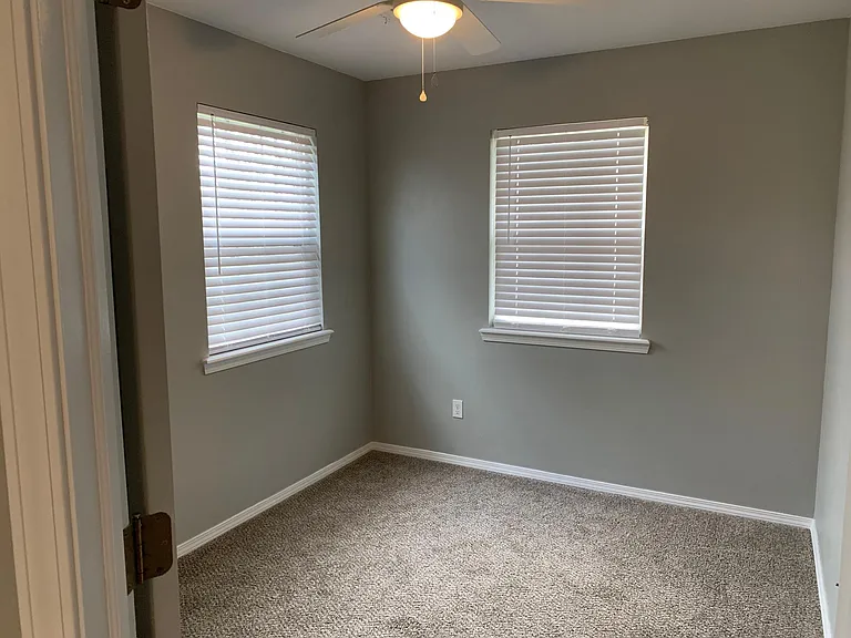 904 Sheryl St — Photo 13