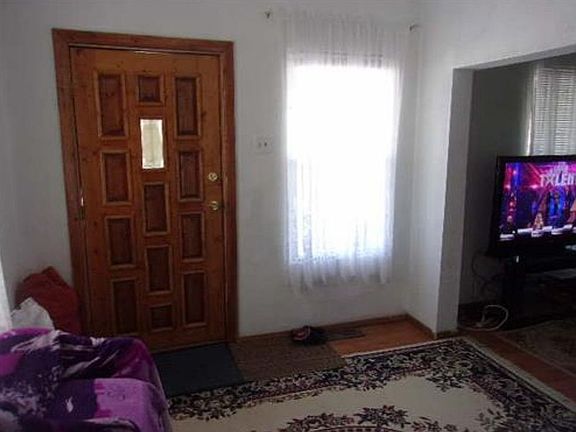 2nd image of 3874 Belmont St