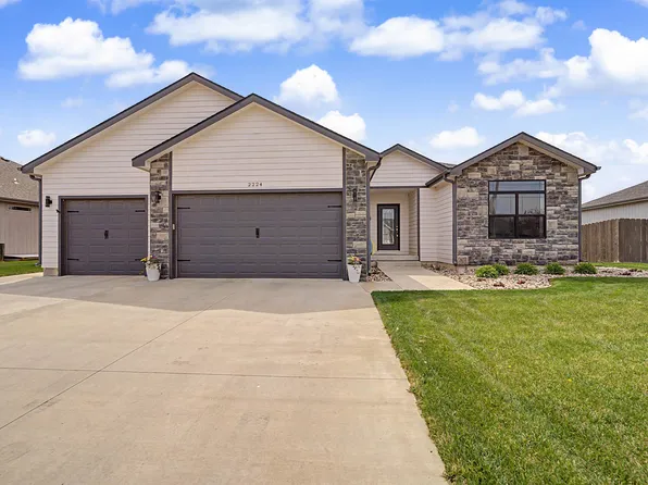 2224 River Trail Rd, Salina, KS 67401