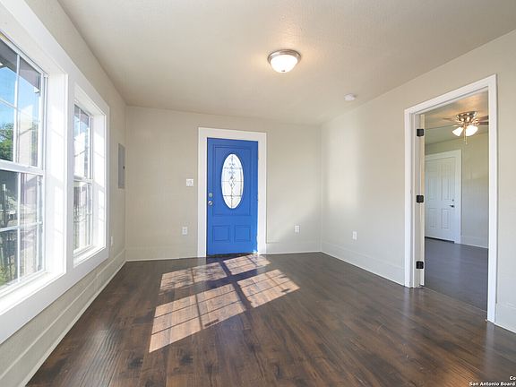 4th image of 210 WELLINGTON
