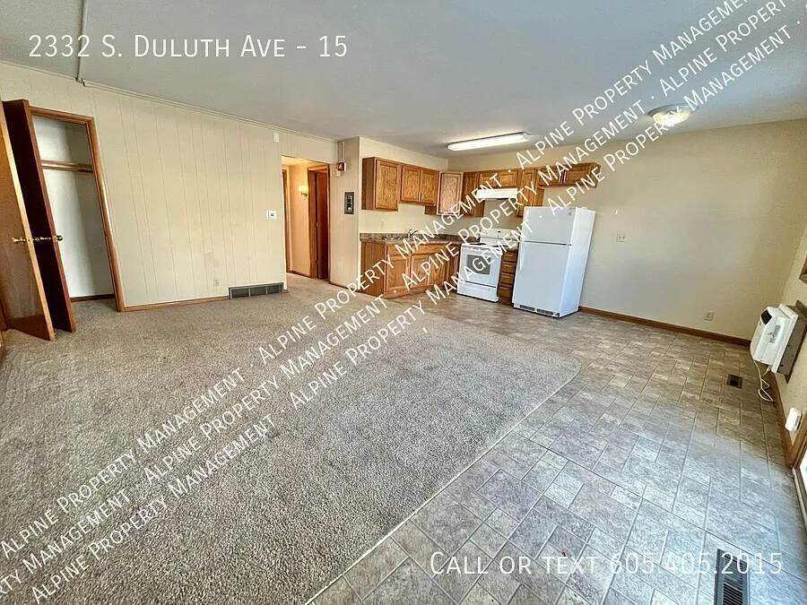Ground Floor 2 Bedroom Apartment near Augustana! — Photo 4
