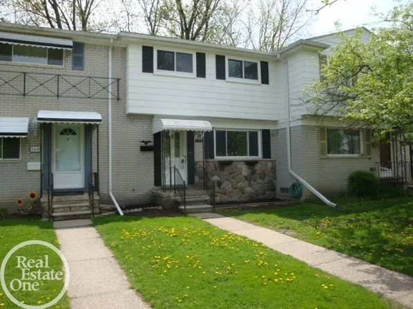 146 S Christine Cir, Mount Clemens, MI 48043
