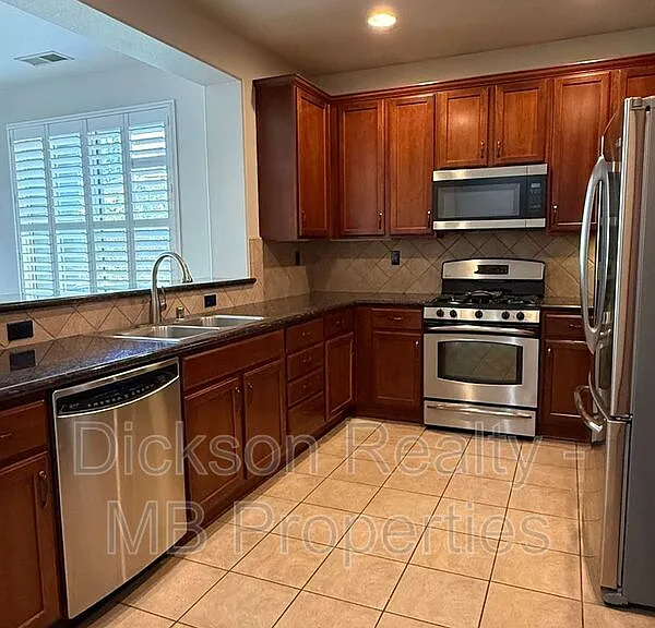 475 Dartmoor Ct — Photo 4