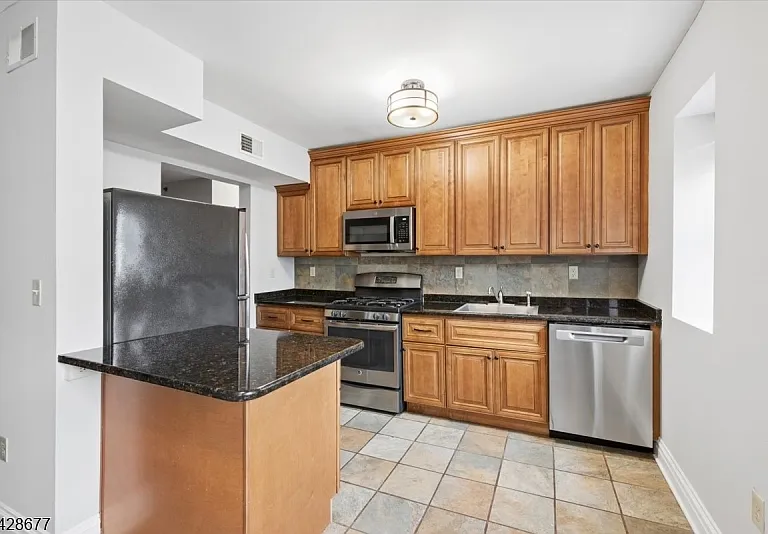 28 W Main St #2D — Photo 6