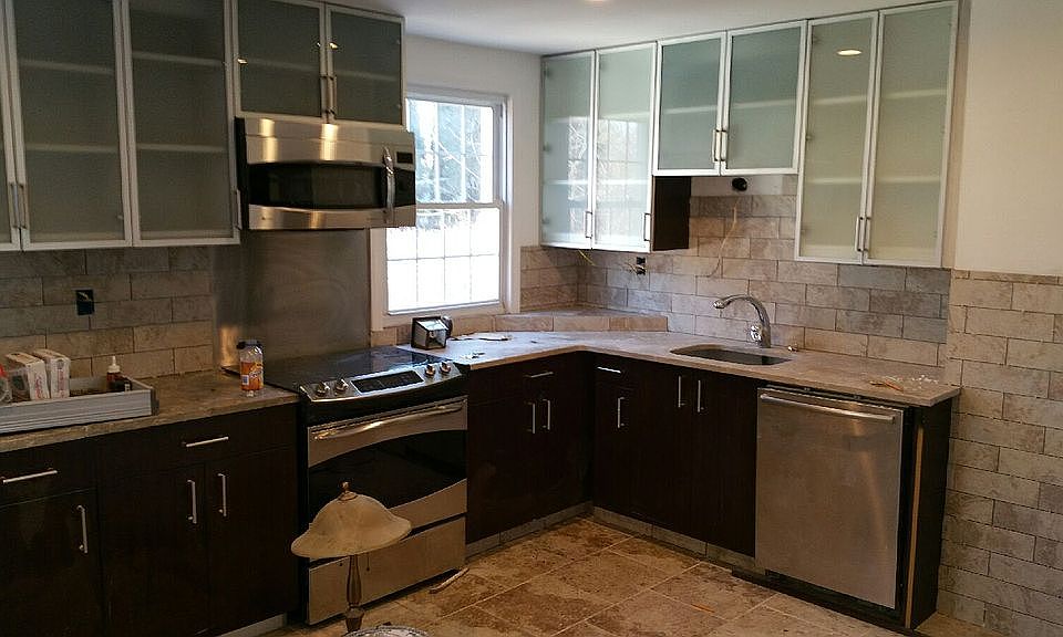 1st image of 17 Greenlawn Dr