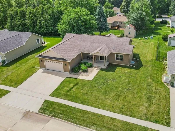 314 Tumbleweed Trl, Waverly, IA 50677