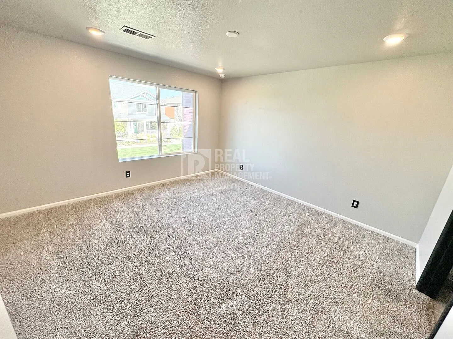 3 bed, 2.5 bath, 1428 sqft, $2,599 — Photo 3