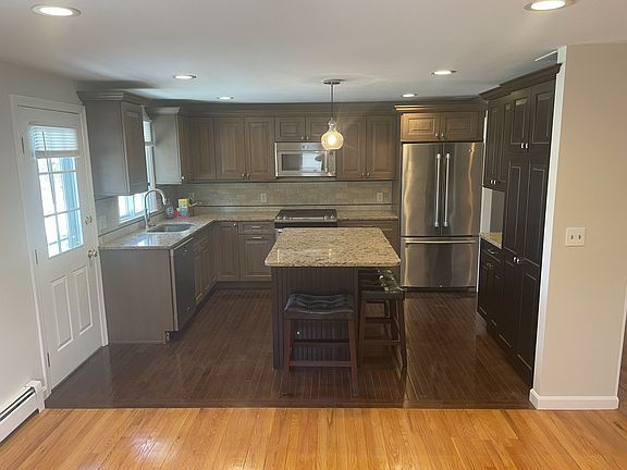 5th image of 9 Pine Crest Dr