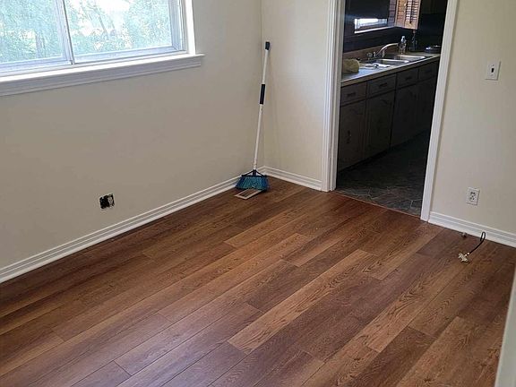 4th image of 969 E Circle Dr