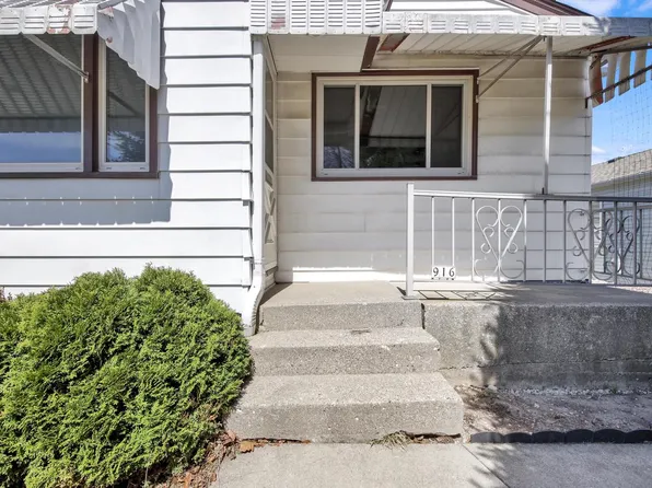 916 West Eden PLACE, Milwaukee, WI 53221