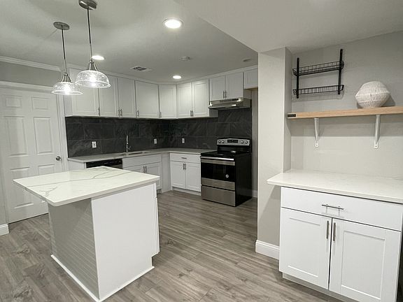 5th image of 8506 Cadenza Ln