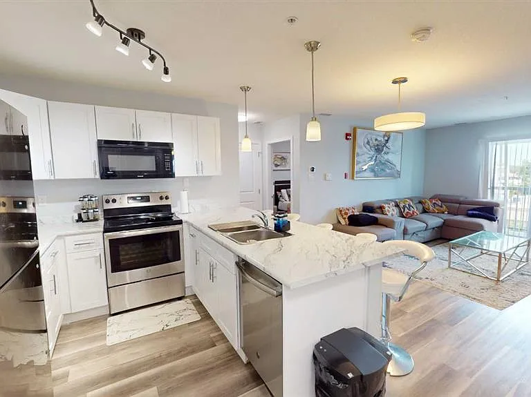 10101 101st Ave #401 — Photo 3