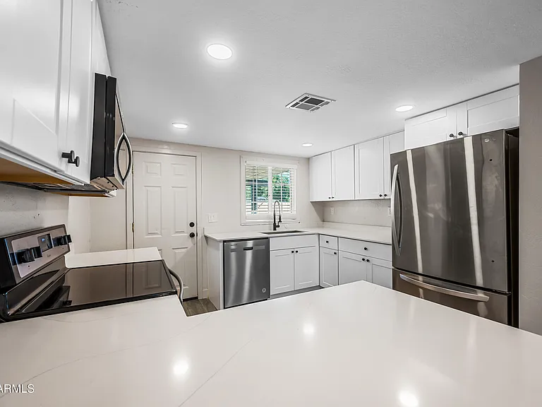 750 W 1st Pl — Photo 1