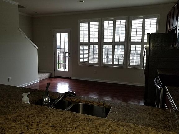 5th image of 27922 Hopkins Dr #1