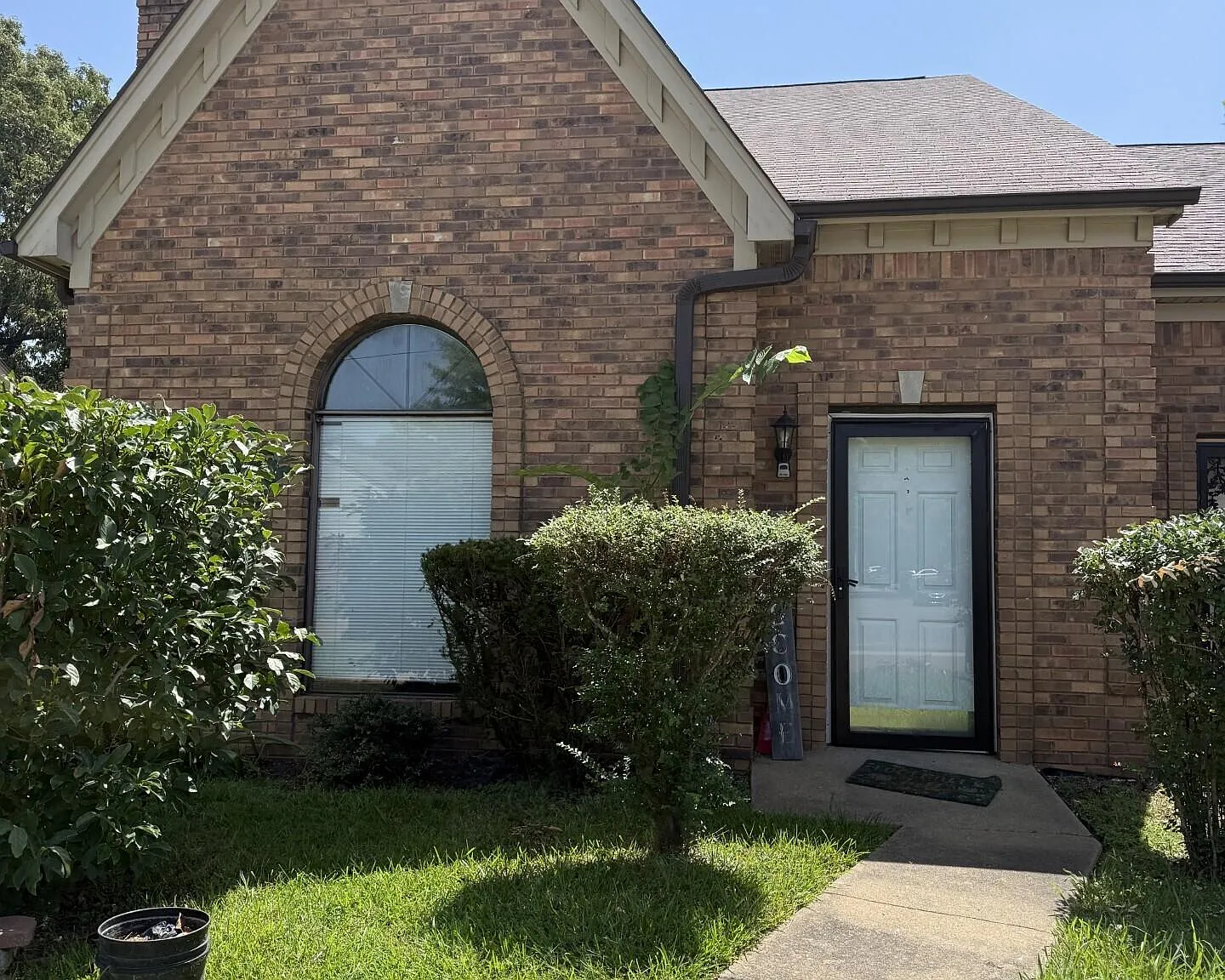 3 bed, 2.0 bath, 1790 sqft, $1,850 — Photo 2