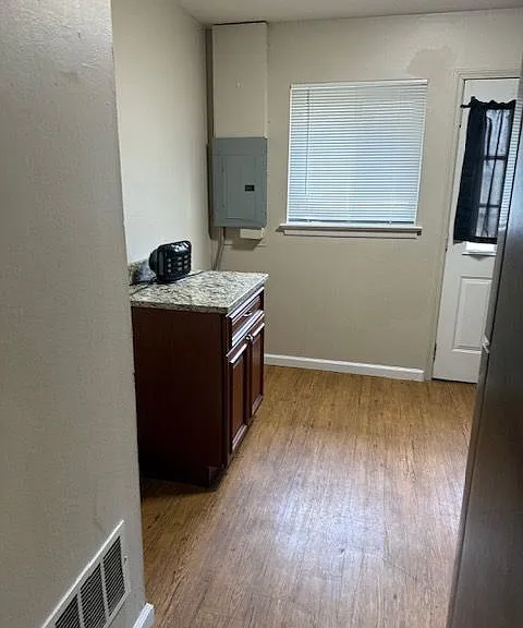 671 Southwell Ln — Photo 8