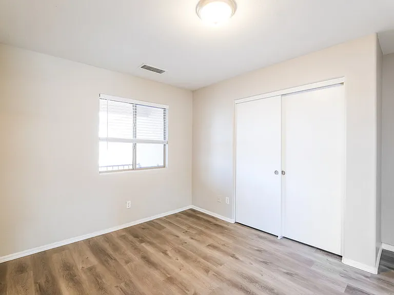 2710 S 108th Ave — Photo 14