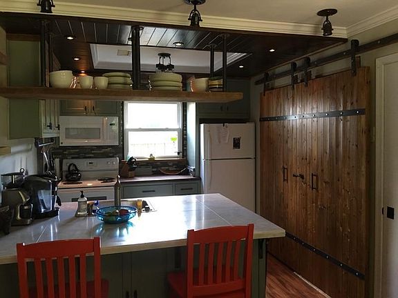 3rd image of 4829 Bay Winds Ct