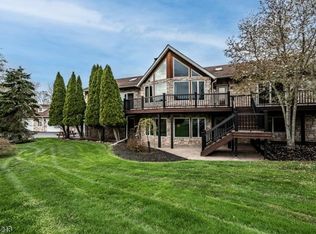 2 Pinewood Rd, Milford, NJ 08848