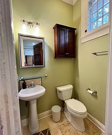 5th image of 1524 S Carrollton Ave #B