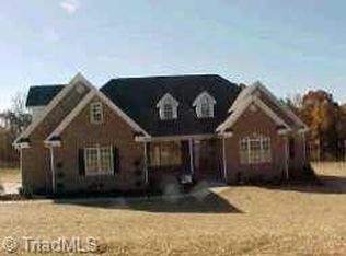 5504 Grey Leigh Dr, Oak Ridge, NC 27310