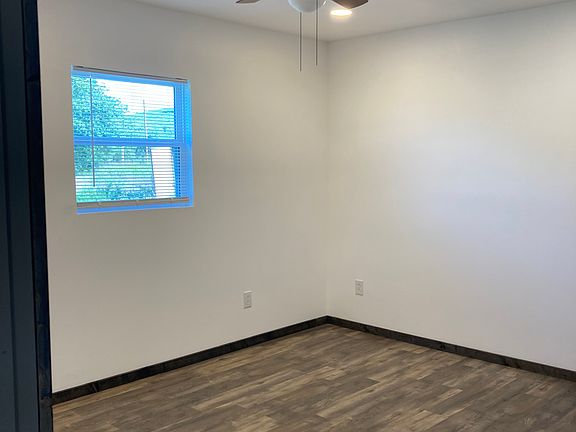 5th image of 4613 Madison #6060