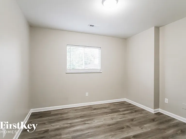 410 Grovewood Dr — Photo 13