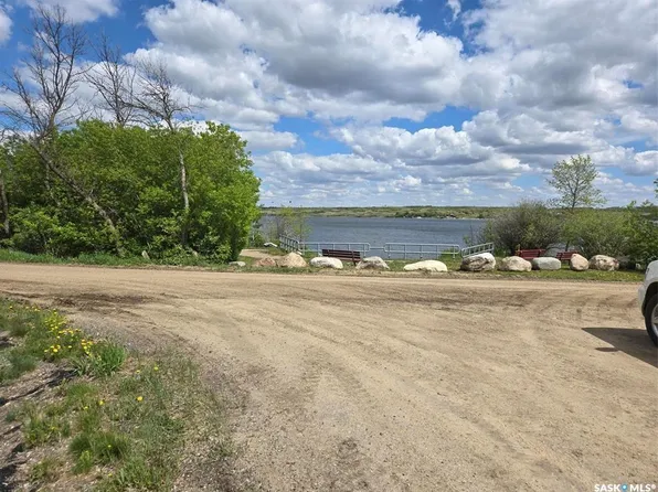 450 and 452 8th STREET E, Regina Beach, SK S0G 4C0