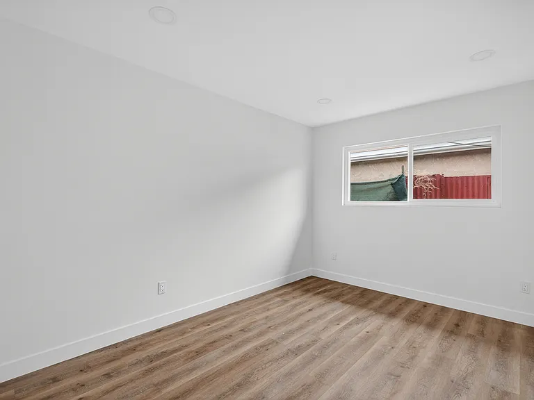 6856 1/2 Ira Ave — Photo 12