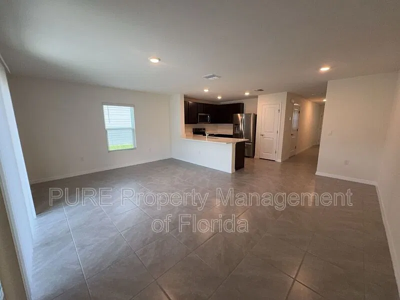 3 bed, 3.0 bath, 1458 sqft, $1,695 — Photo 4