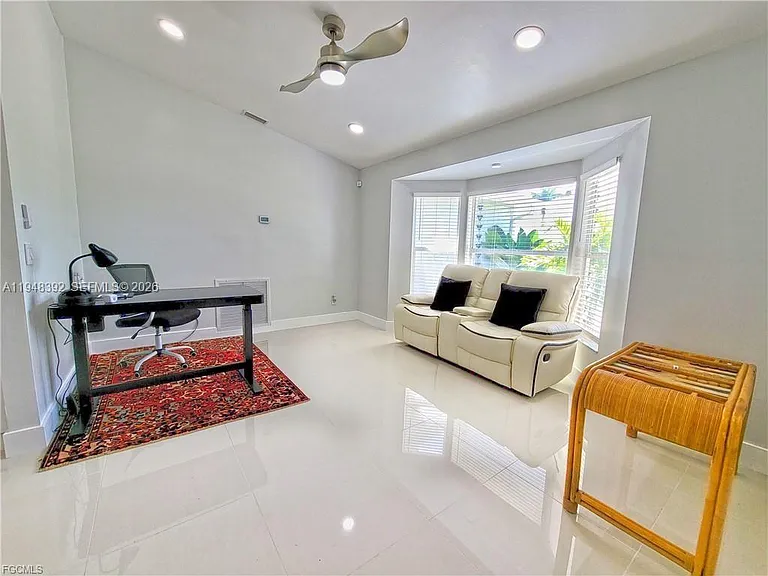 237 SW 47th St — Photo 14