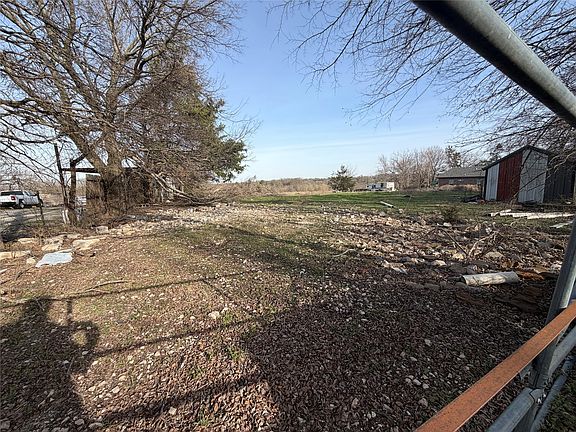 4th image of 194 Middle Rd