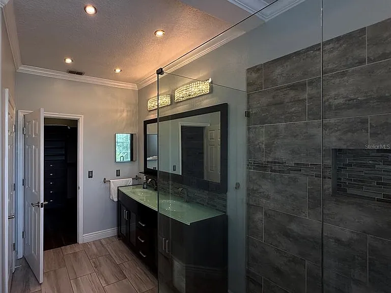 109 Grace Ave — Photo 17