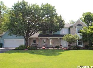 28 Kerry Hl, Fairport, NY 14450