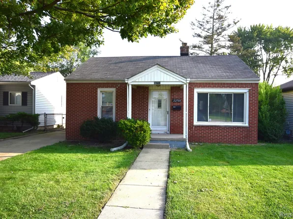 22701 Masonic Blvd, Saint Clair Shores, MI 48082