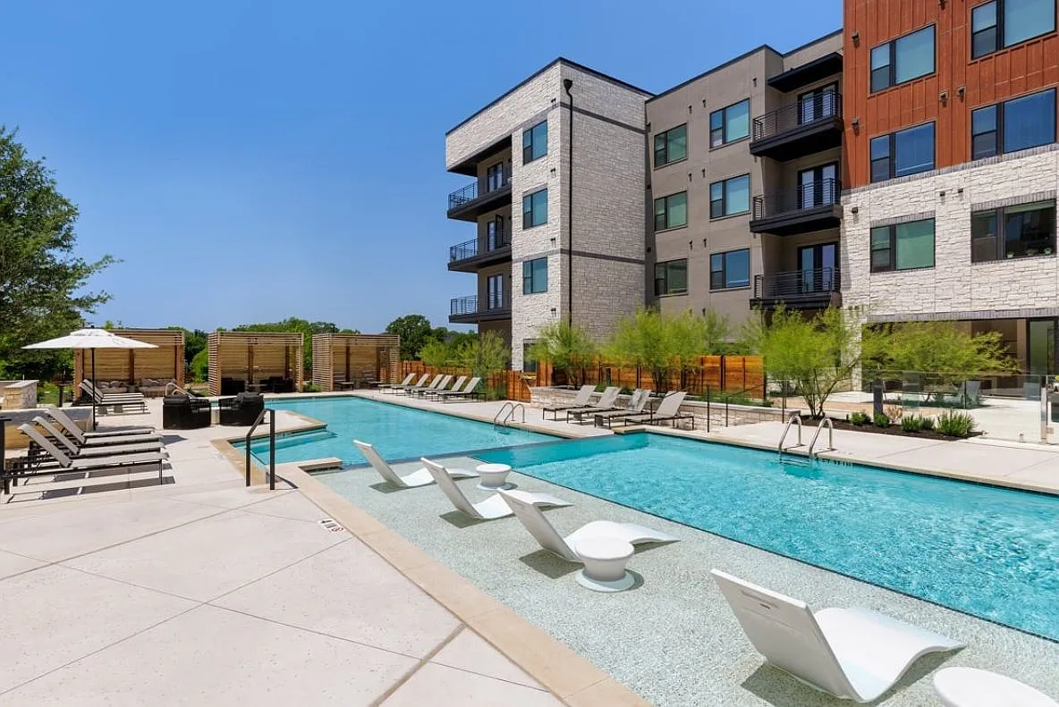 1 bed, 1.0 bath, 720 sqft, $1,485 — Photo 1