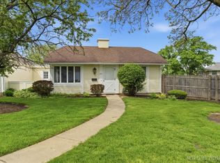 25 Garden Dr #1, Montgomery, IL 60538