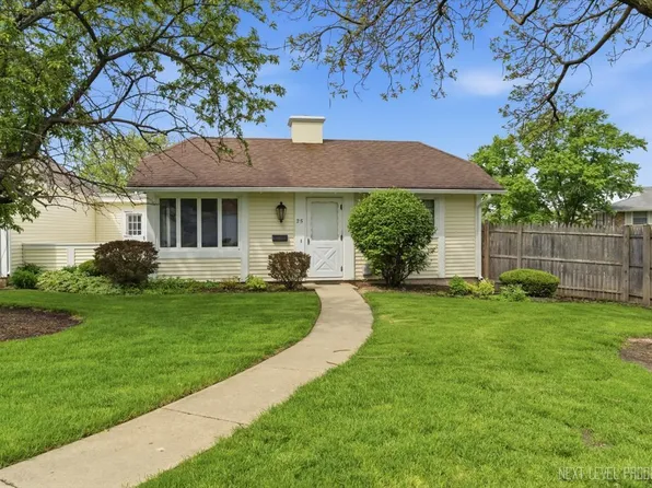 25 Garden Dr #1, Montgomery, IL 60538