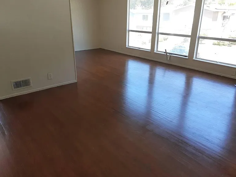204 Catalina Ave — Photo 3