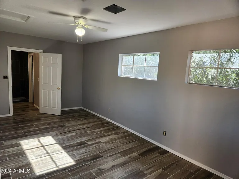 1445 E Hudson Dr — Photo 12