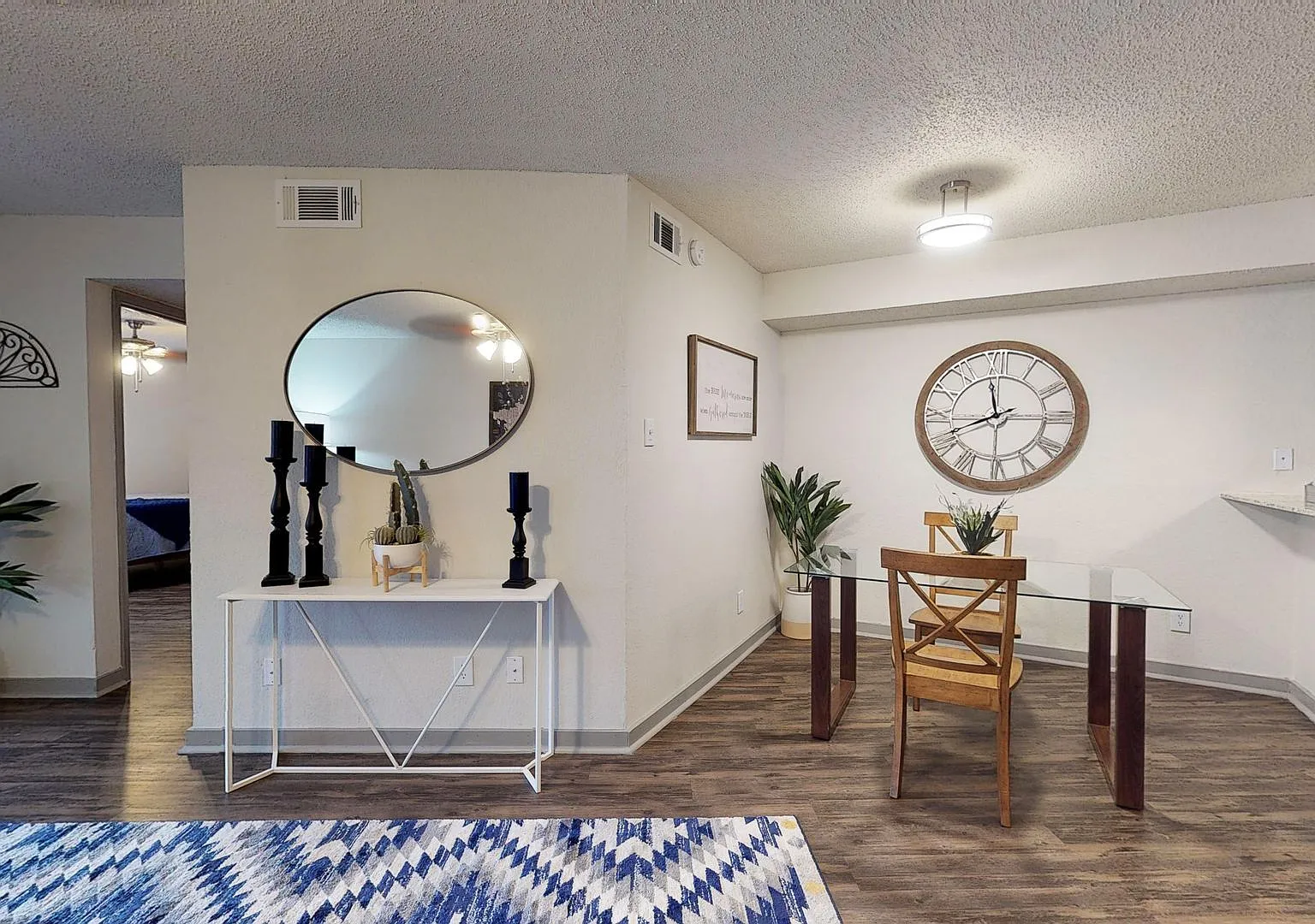 The Elise Apartments — Photo 4
