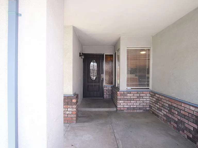 121 Eula Dr — Photo 1