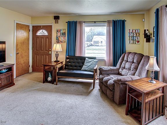 4th image of 15728 Mina Ave