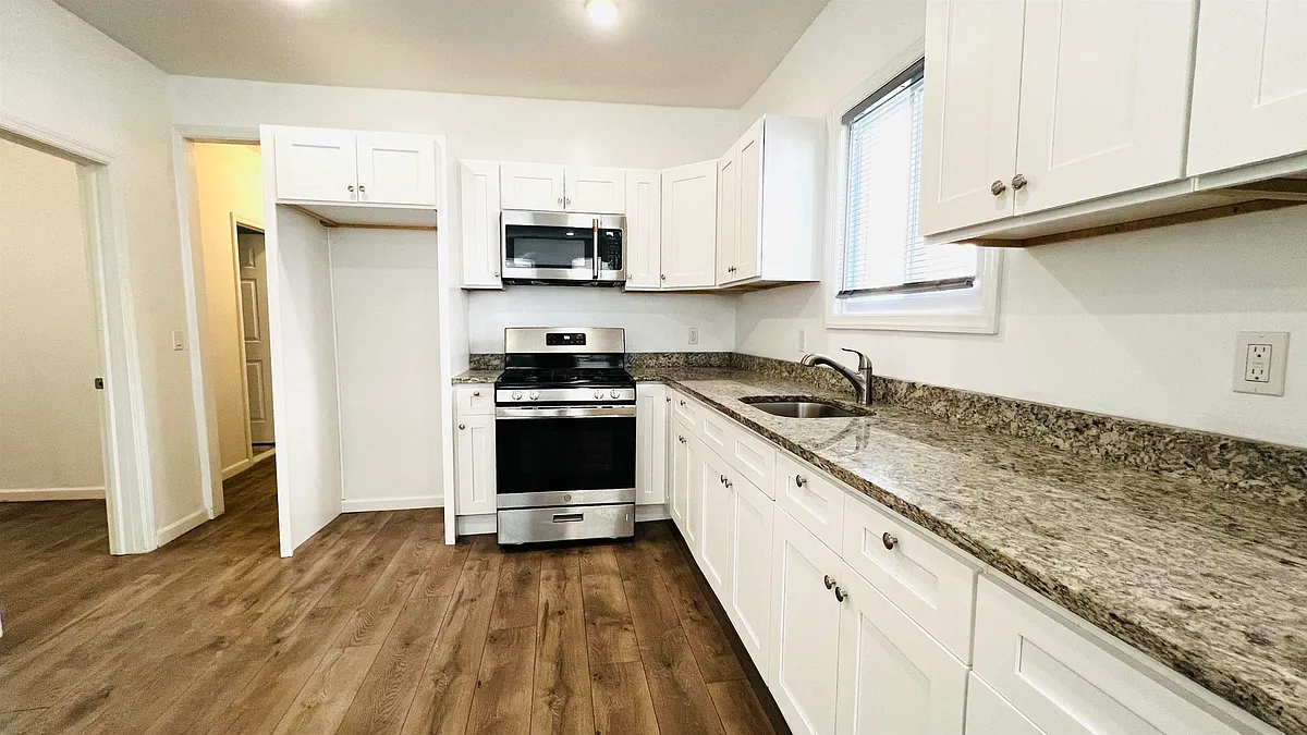 Building Photo - 473 Grove St #1