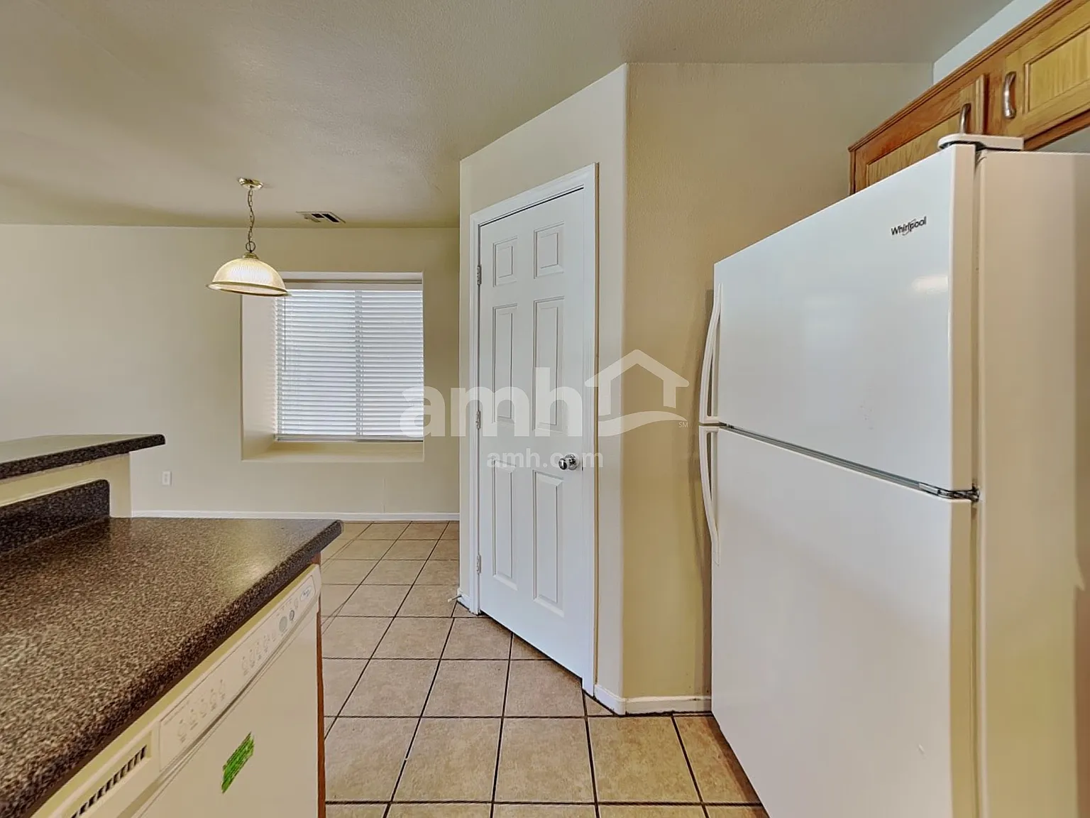 3 bed, 2.5 bath, 2090 sqft, $2,220 — Photo 4