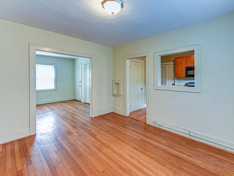 Salutaris Court — Photo 10